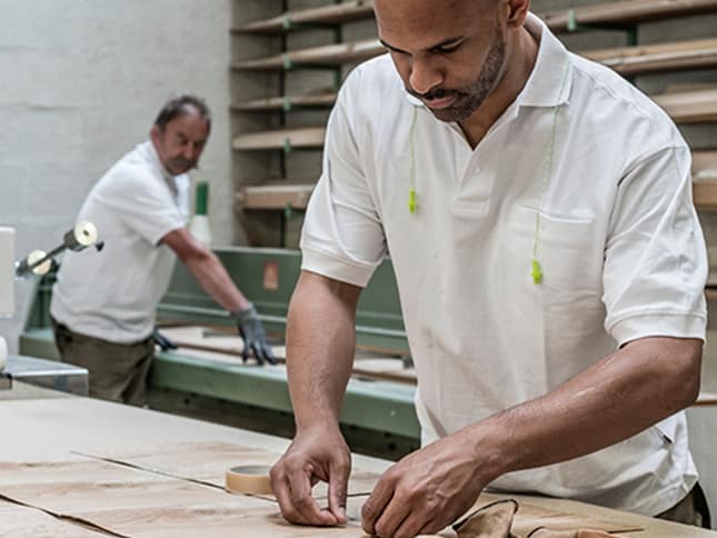 Weisses Poloshirt Job+ aus hautfreundlicher Baumwolle für alle Handwerker