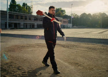 Mit der Performance Kollektion bist du besten ausgestattet für die Baustelle Mit der Performance Kollektion bist du besten ausgestattet für die Baustelle