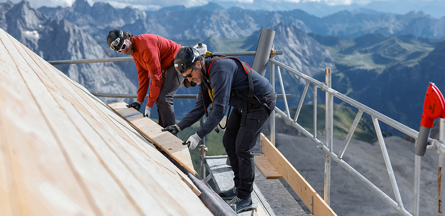 Einzigartige Sweatjacken und innovative Arbeitshosen für Profis und extreme Arbeitsbedingungen