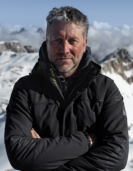 Bauschreiner Paolo arbeitet unter extremen Arbeitsbedingungen in der Fusion Arbeitsjacke