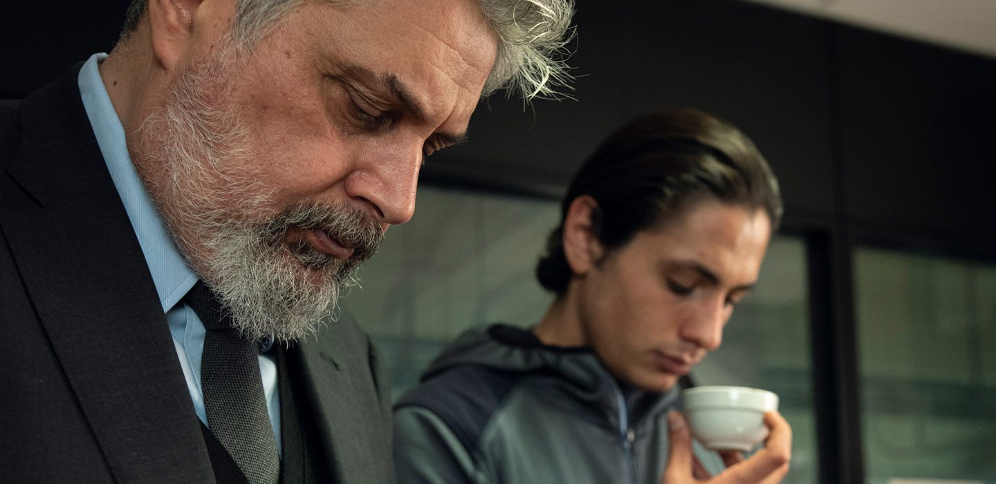 Master Leone Pascucci ist Produkttechniker in der Kaffeerösterei seiner Familie Leone trägt die stylische und komfortable Fleecejacke aus der Stretch Evolution Kollektion