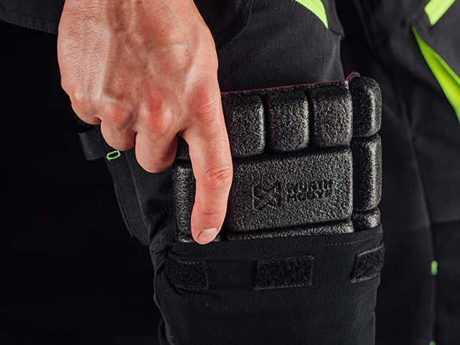 Workwear mit Knieschutz nach EN14404: Bundhosen, Latzhosen & Overalls Robuste Performance Bundhose in Anthrazit mit passenden Kniekissentaschen als Knieschutz